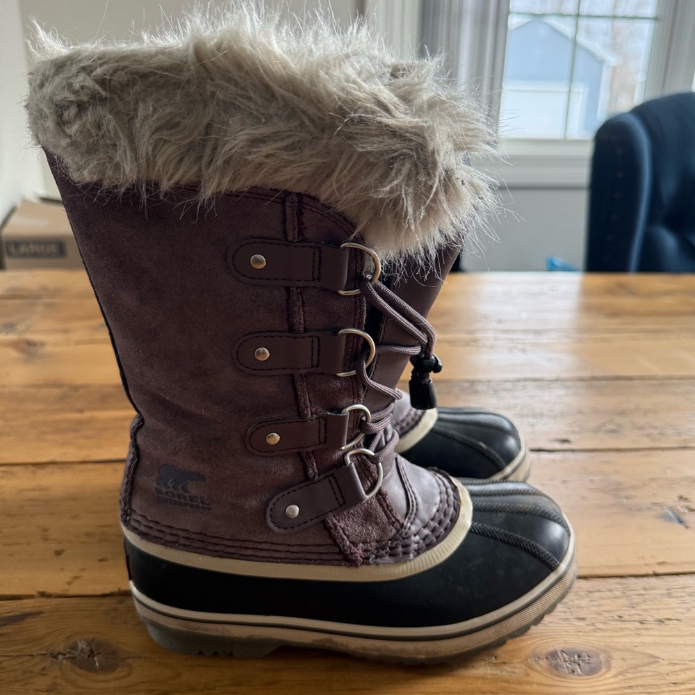 Sorel Girls Joan of Arctic Size 2 Snow Boots